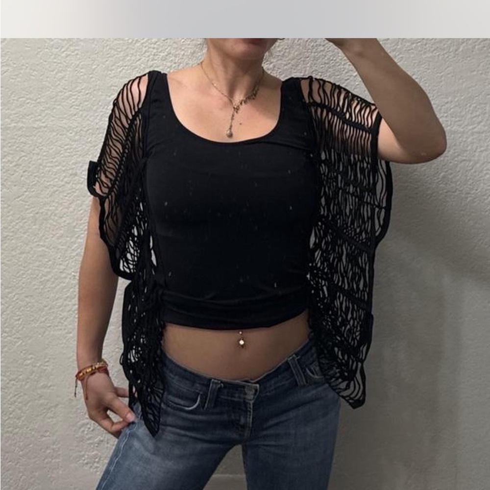 bebe CREAM COLOR Fringe Sleeve Short Sleeve Top